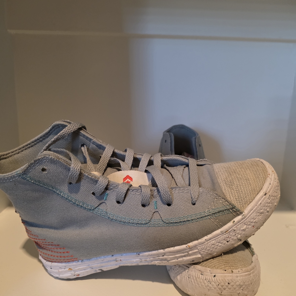 Women's 5.5 Converse High-Tops - Light Gray/Misc.